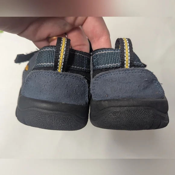 Keen Sandals Youth Size 4 - Picture 4 of 8